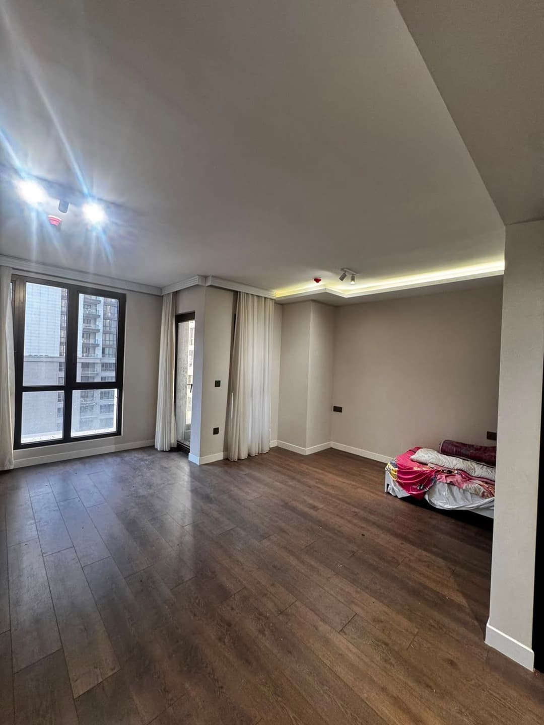 Studio Apartment For rent in Boulevard 